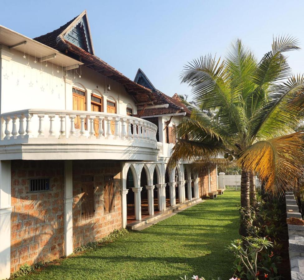 Beside The River Alappuzha ภายนอก รูปภาพ